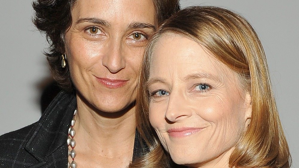 Jodie Foster stepped out with her wife, and fans were stunned - BuzzDay