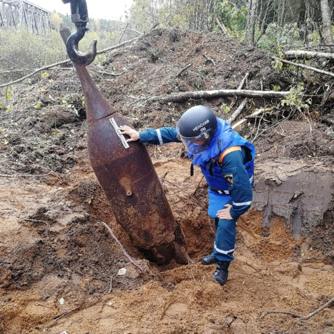 Titel: Deutschland 2025: Die Entdeckung einer riesigen Weltkriegsbombe – Ein gefährliches Relikt aus der Vergangenheit.H - BuzzDay