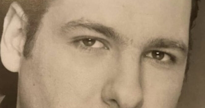 Die Entwicklung dieses Highschool-Schwarms zur Fernsehlegende ist wirklich inspirierend. - BuzzDay