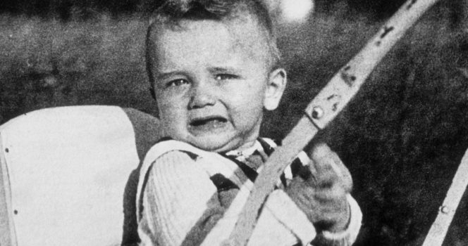 Der unerbittliche Außenseiter, der Schmerz in Stärke verwandelte und zum milliardenschweren Schauspieler wurde - BuzzDay