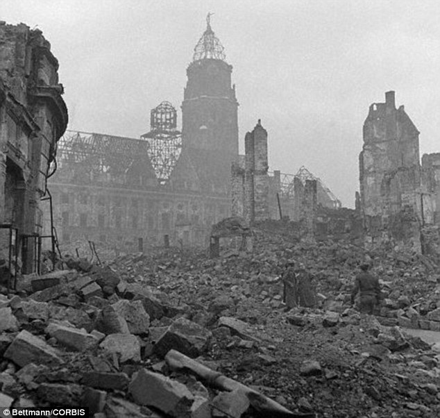 Die Nachkriegsruinen Dresdens anhand seltener Fotografien, 1945.H - BuzzDay