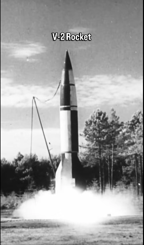 Deutschland im Zweiten Weltkrieg 🚀 Die V-2: Die erste ballistische Rakete der Welt – schneller als der Schall und tödlich präzise.H - BuzzDay